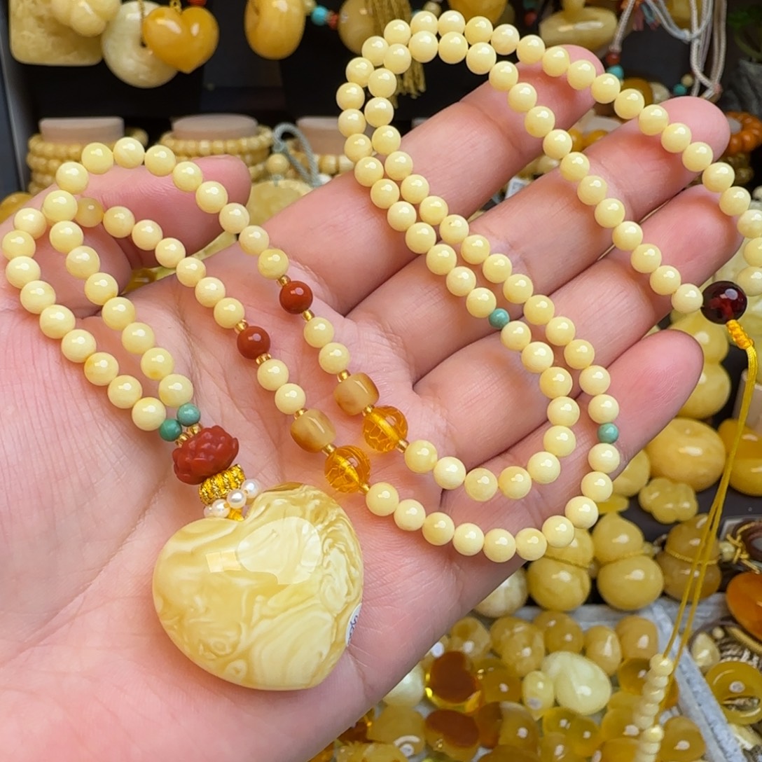 琥珀未镶嵌套链天然蜜蜡爱心吊坠