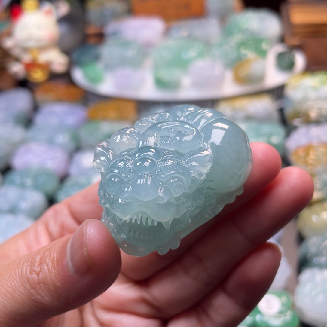 翡翠未镶嵌颈饰貔貅