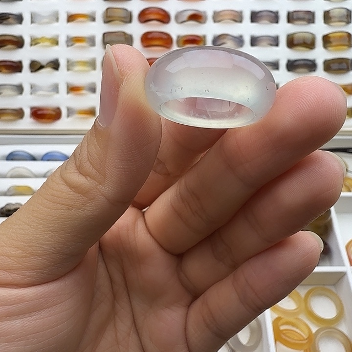 玛瑙/玉髓未镶嵌戒圈18圈微瑕福利不退换介意勿拍慎拍