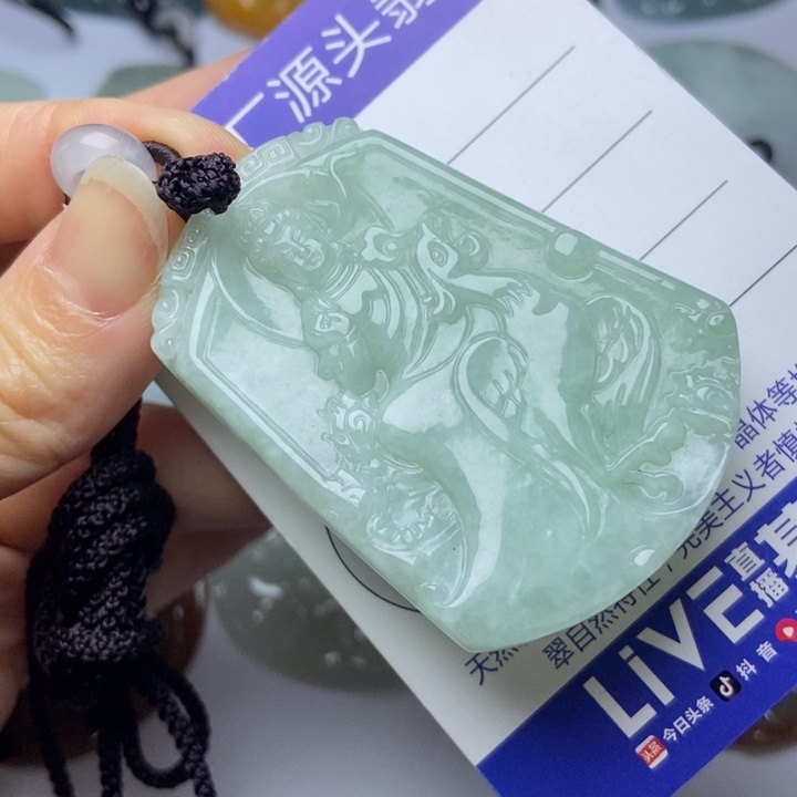 翡翠挂件未镶嵌翡翠