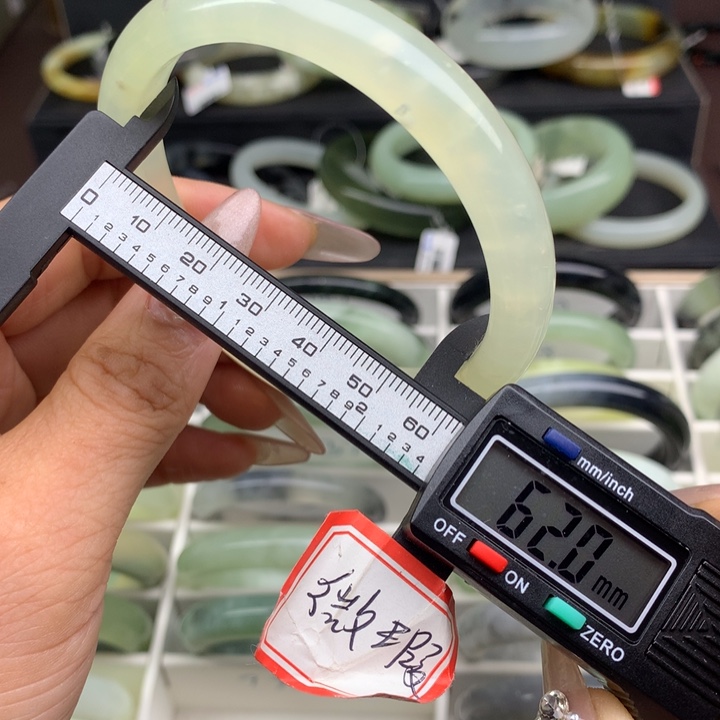 蛇纹石玉未镶嵌手镯733