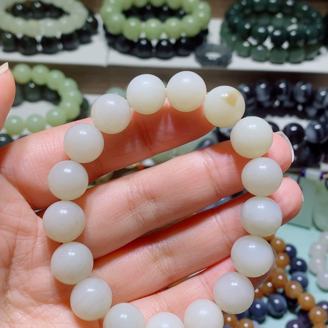 未镶嵌和田玉手链