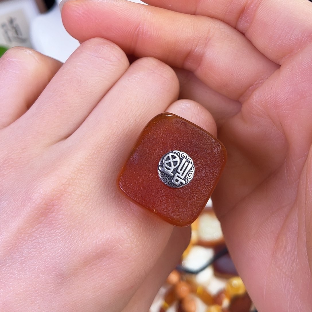 琥珀珠宝奇石未镶嵌，