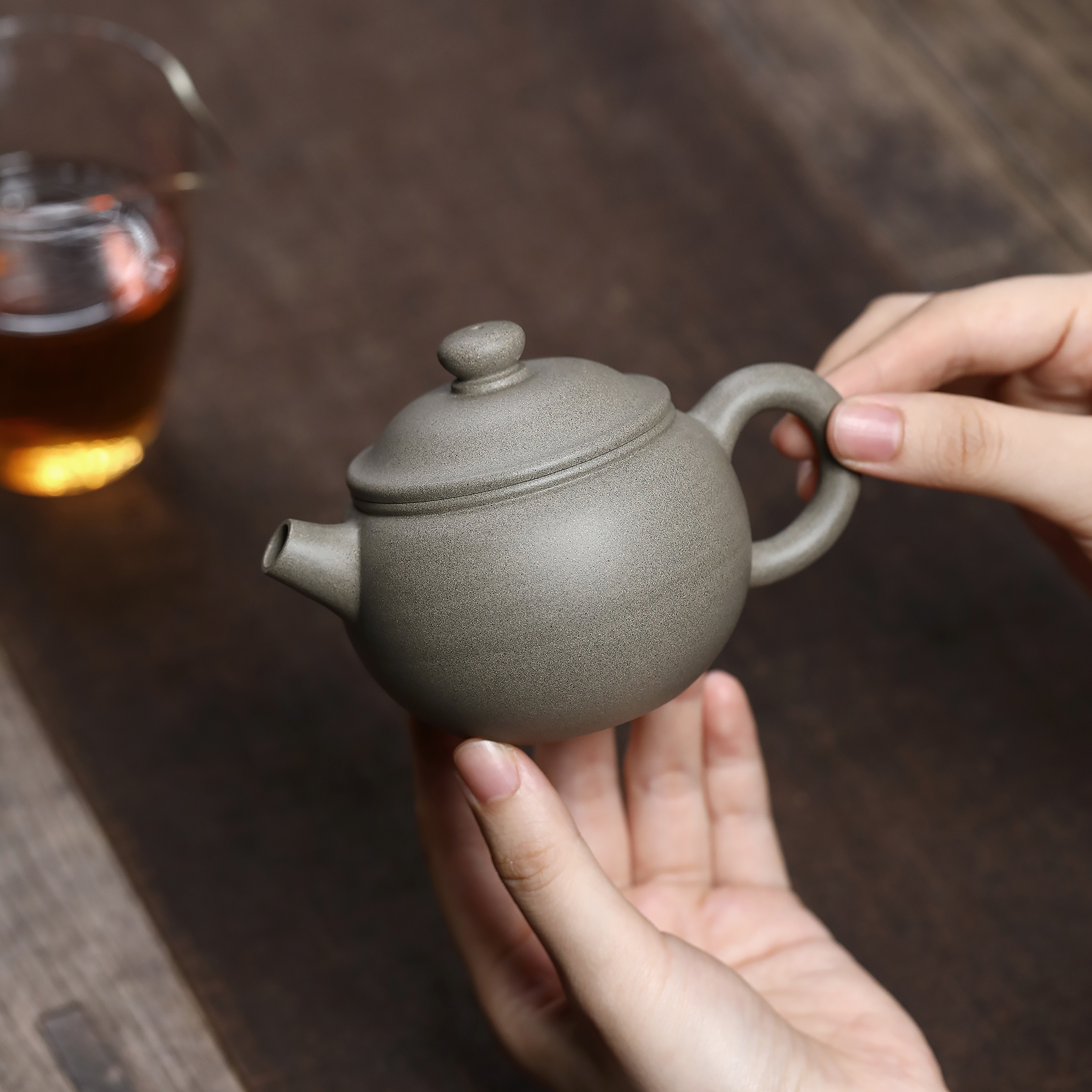 尾单雪涓宜兴原矿紫砂青段圈纽茶壶