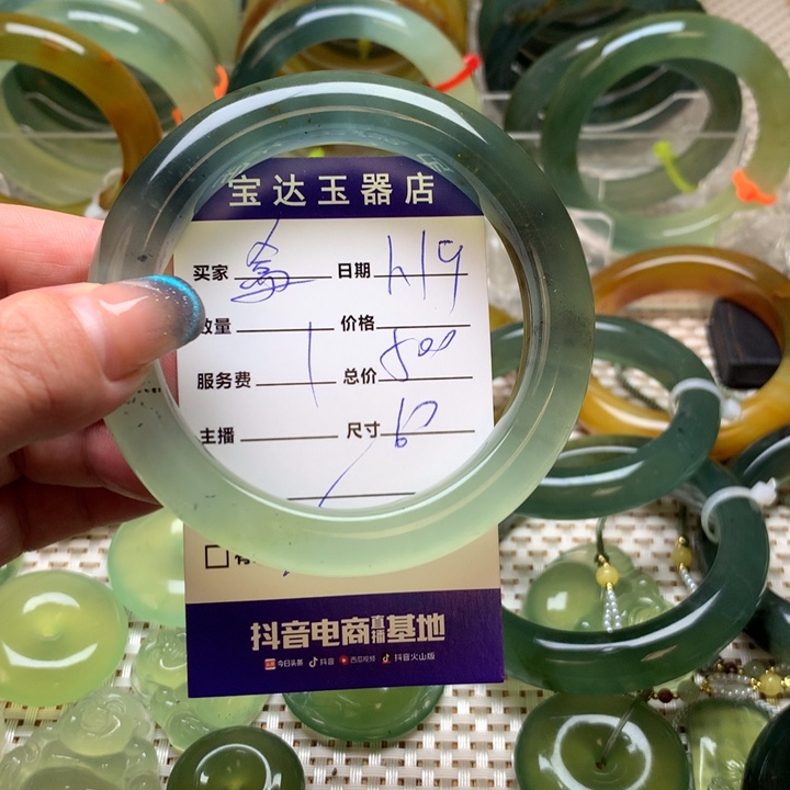 蛇纹石玉手镯未镶嵌盒***?