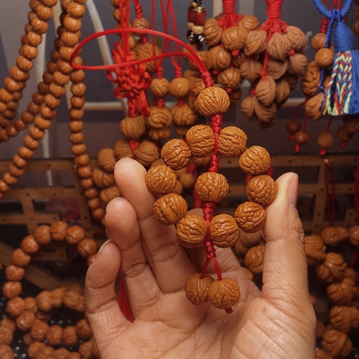 木质类龙纹桃枭挂件