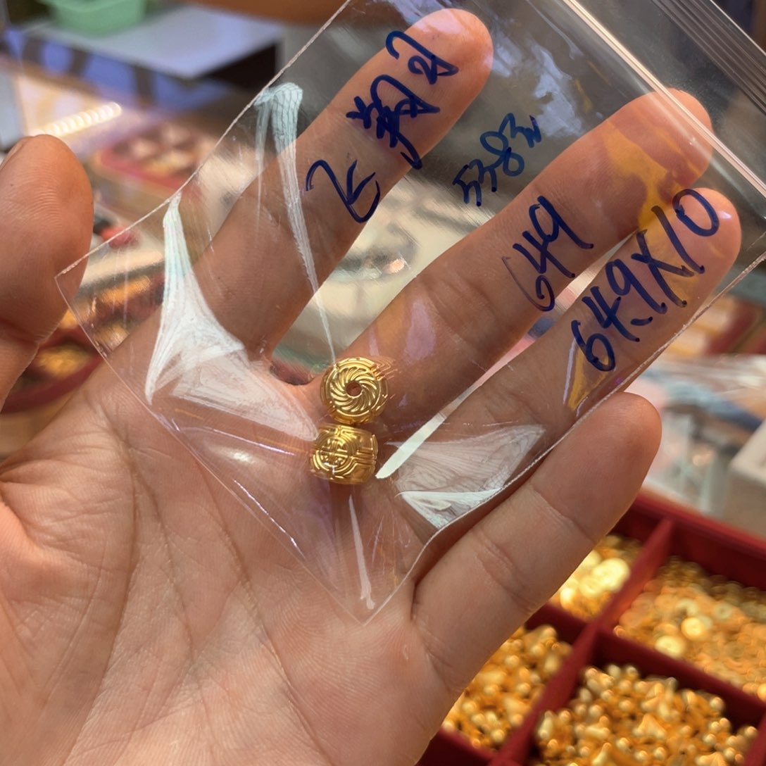 颈饰18K金镶嵌和田玉飞*