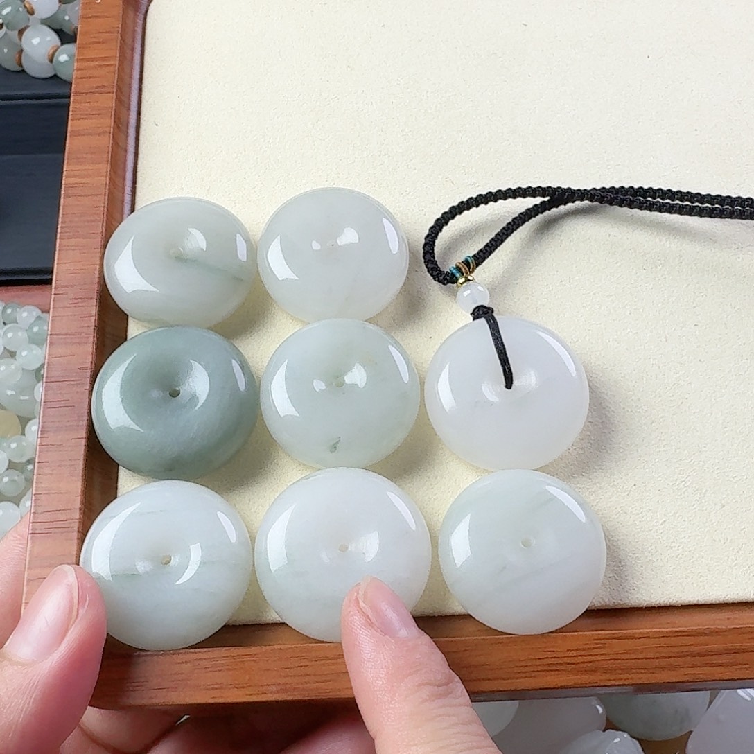 石英质玉未镶嵌颈饰30mm平安扣