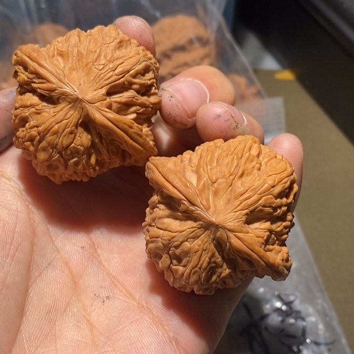 暂***定吊坠文玩核桃精品文玩核桃红皮质