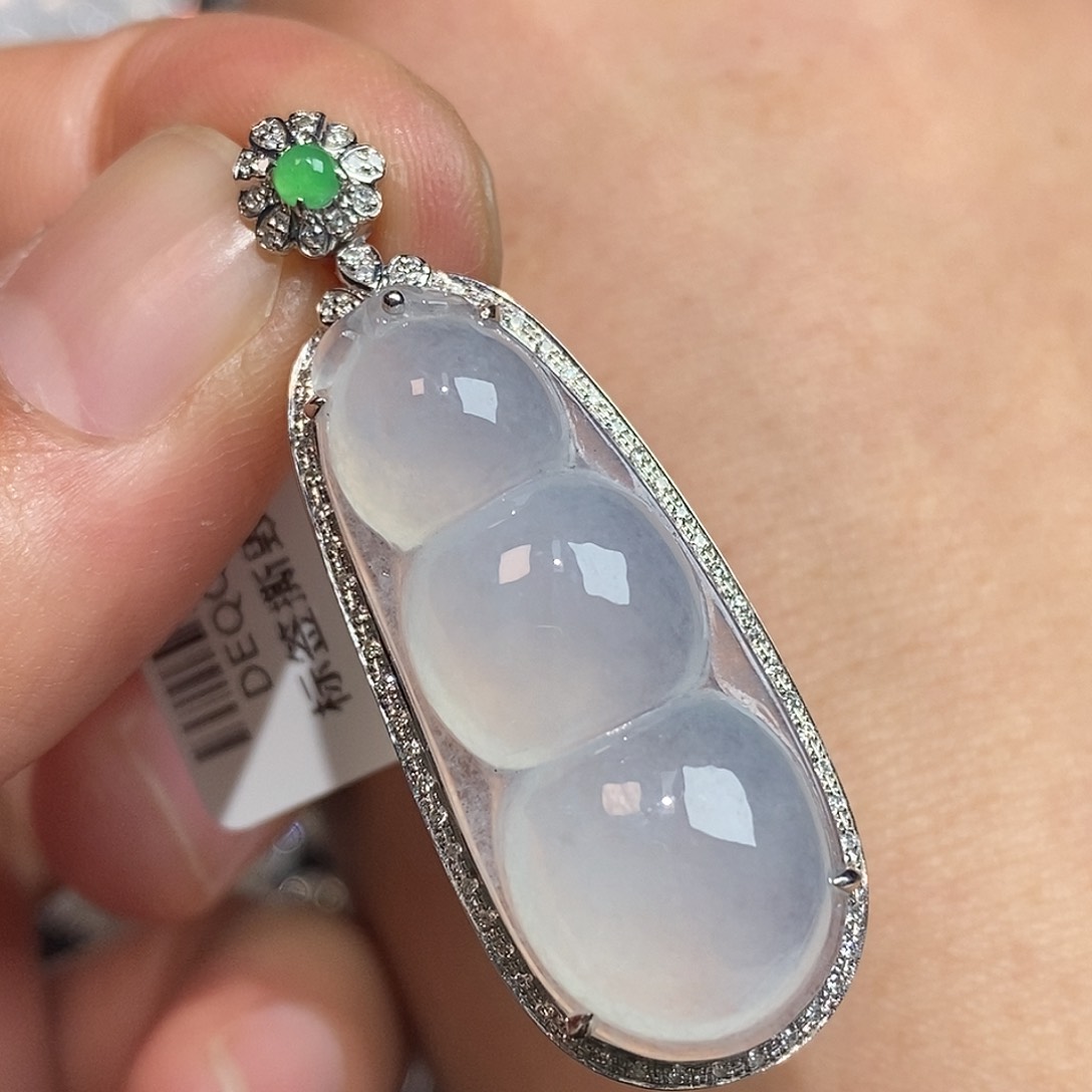 翡翠颈饰18K金镶嵌豆