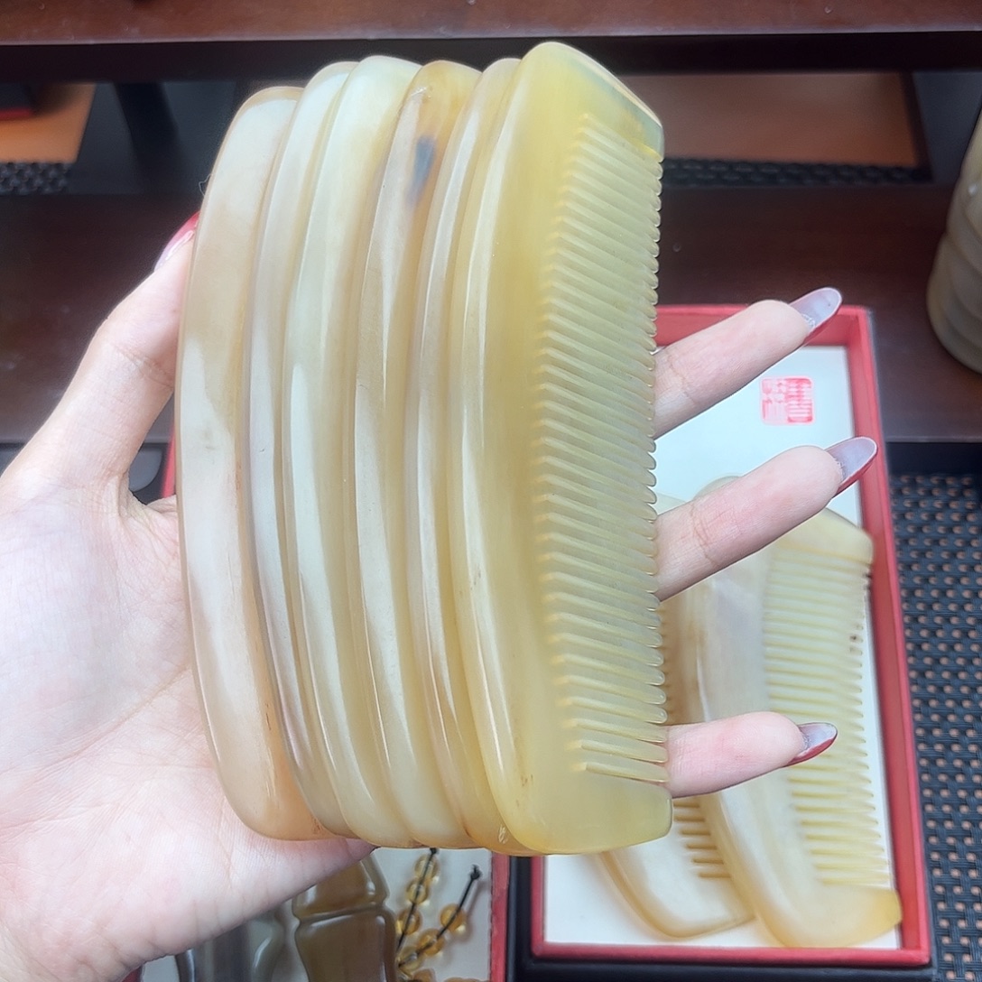 纯手工制作纯牛角梳子