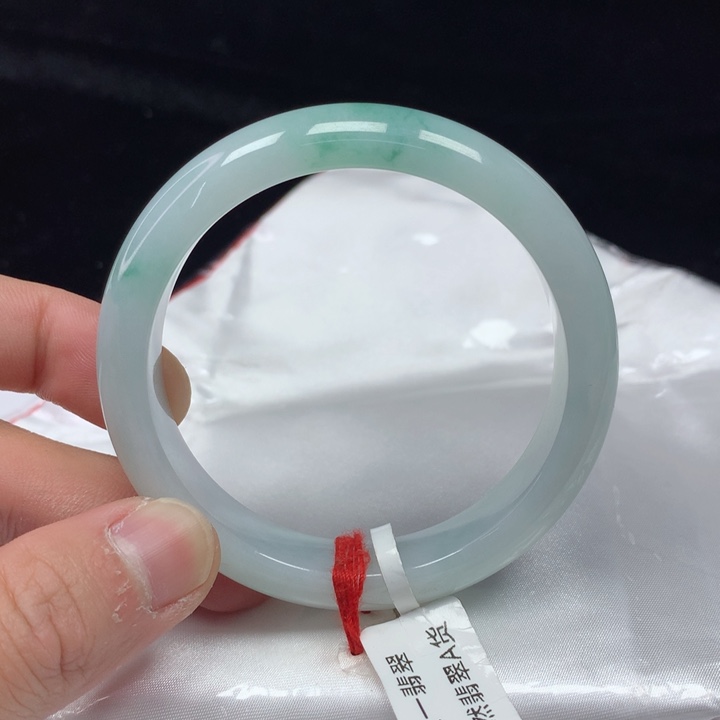 翡翠手镯（圆镯）未镶嵌54.1