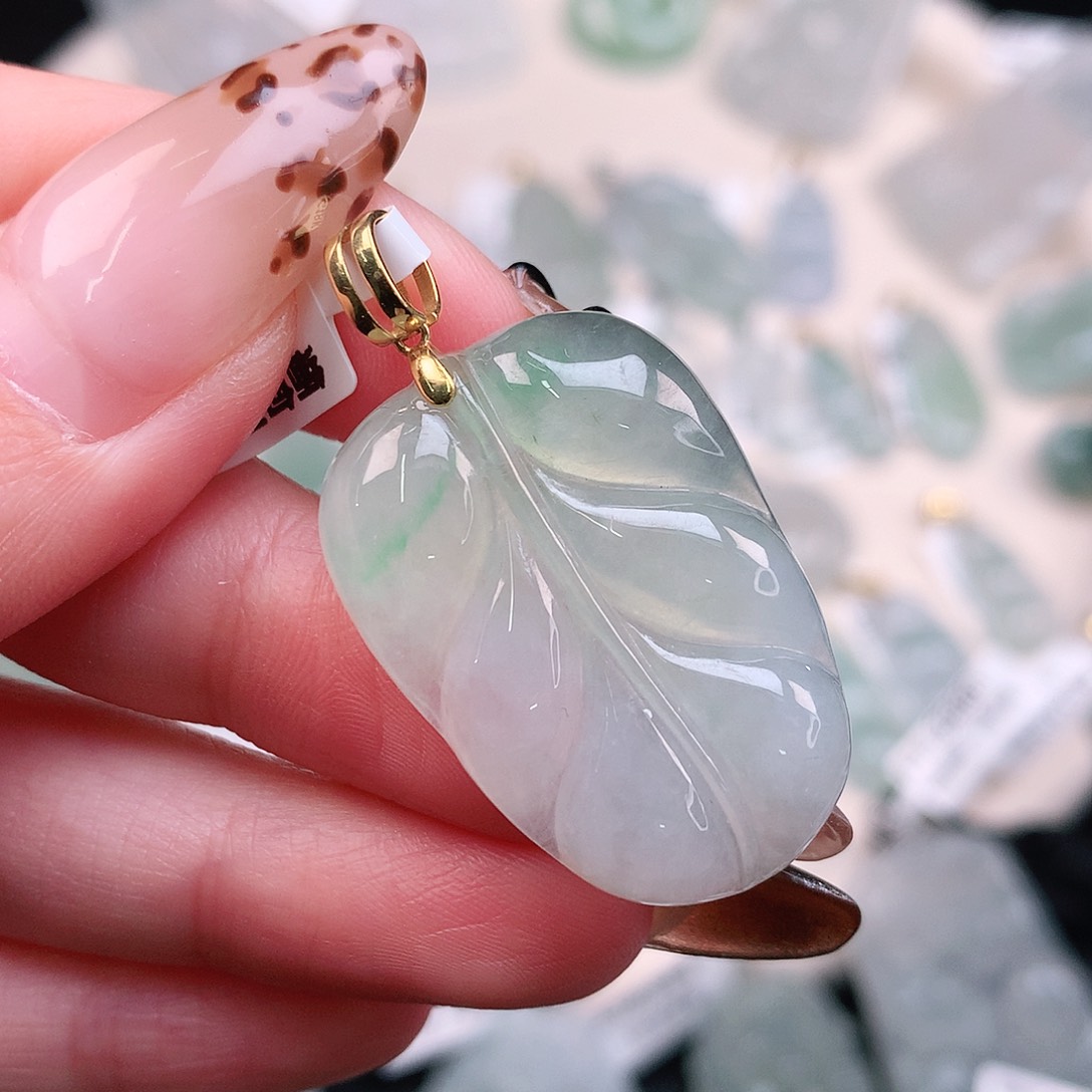 翡翠颈饰18K金镶嵌飘绿叶子39、31，21.6、4.6