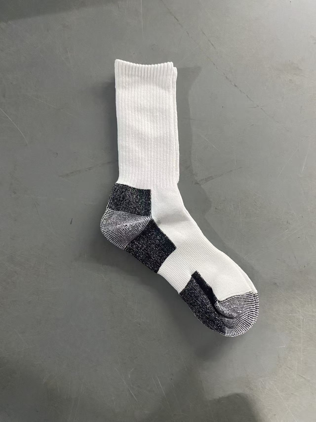 男款户外徒步厚袜子耐磨加厚筒袜2410291