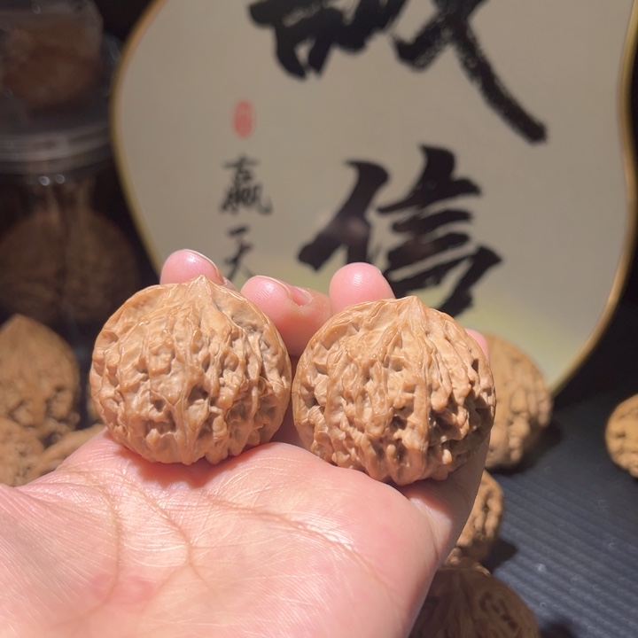 核桃全品无修灯笼