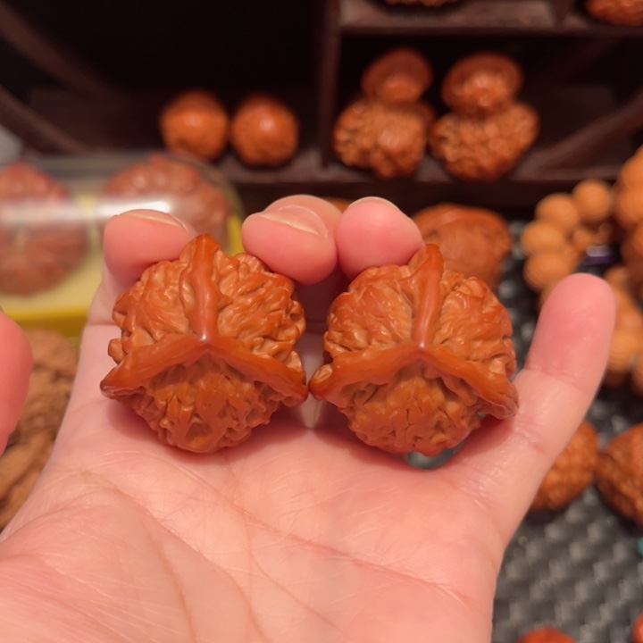 文玩核桃把件三棱