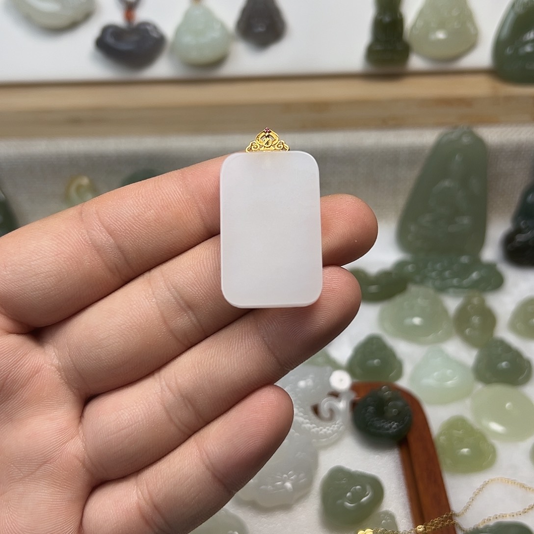 和田玉18K金镶嵌颈饰