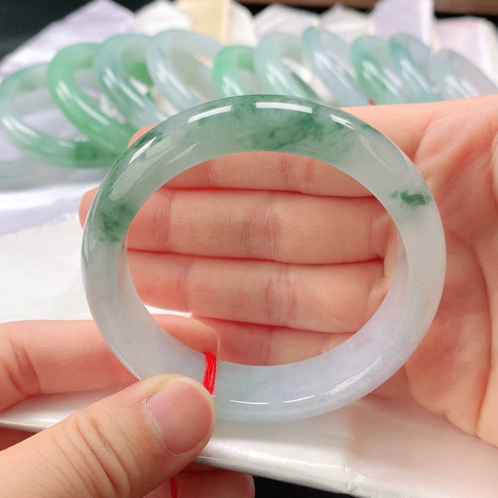 翡翠手镯未镶嵌缅甸A货翡翠手镯