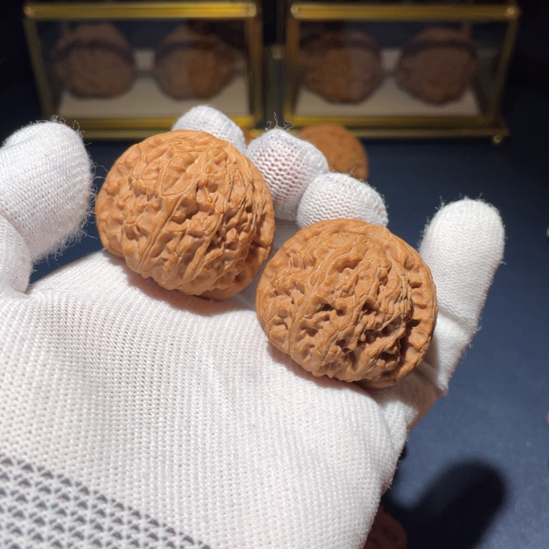 文玩核桃吊坠40白狮子