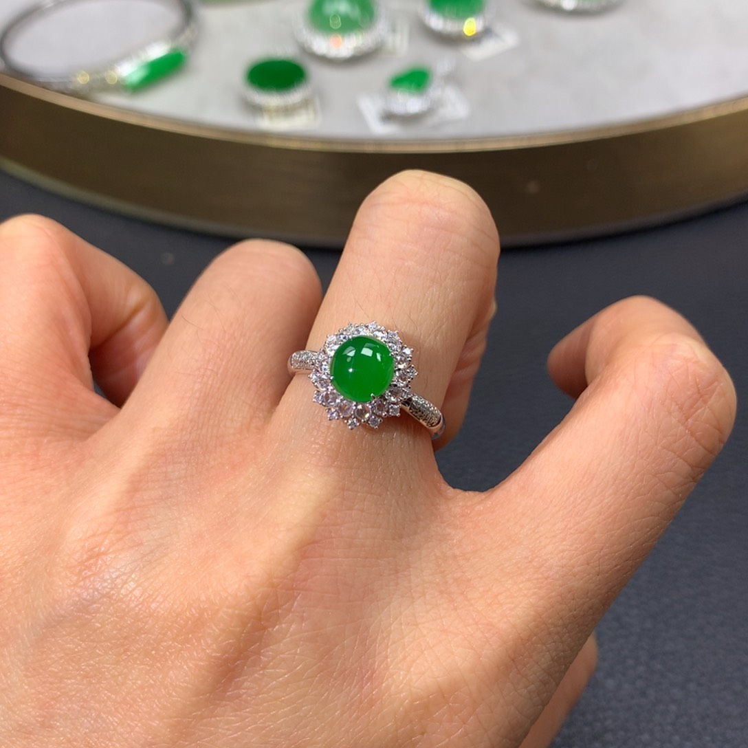 翡翠戒指18K金镶嵌翡翠