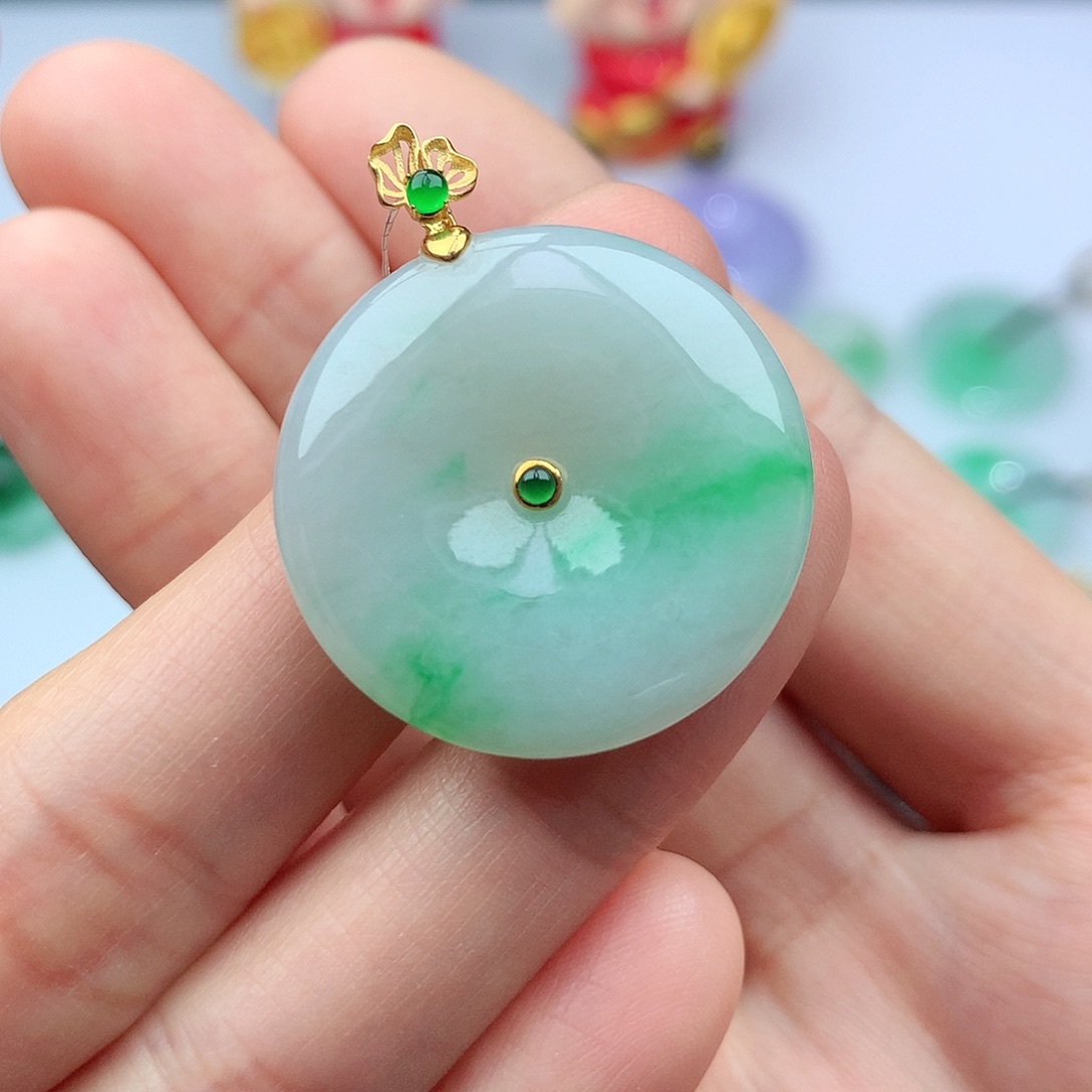 翡翠18K金镶嵌颈饰翡翠