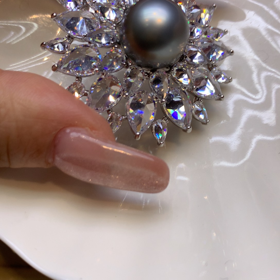 未镶嵌胸饰海水珍珠