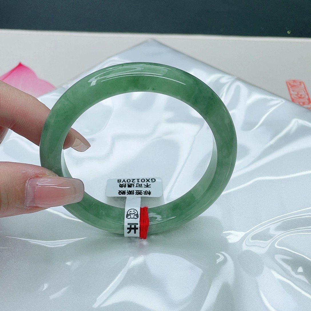 翡翠手镯未镶嵌正57