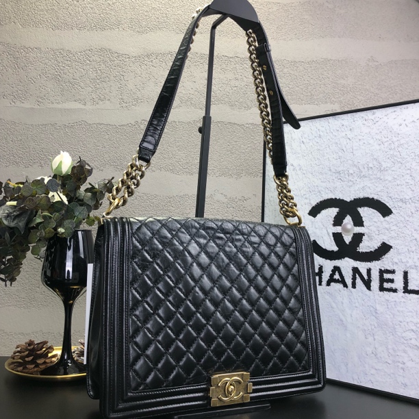 95新 Chanel/香奈儿 黑金油蜡牛皮大号leboy斜挎包 底长30 17开