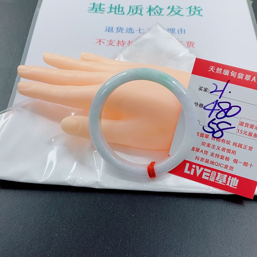 翡翠手镯未镶嵌天然的21
