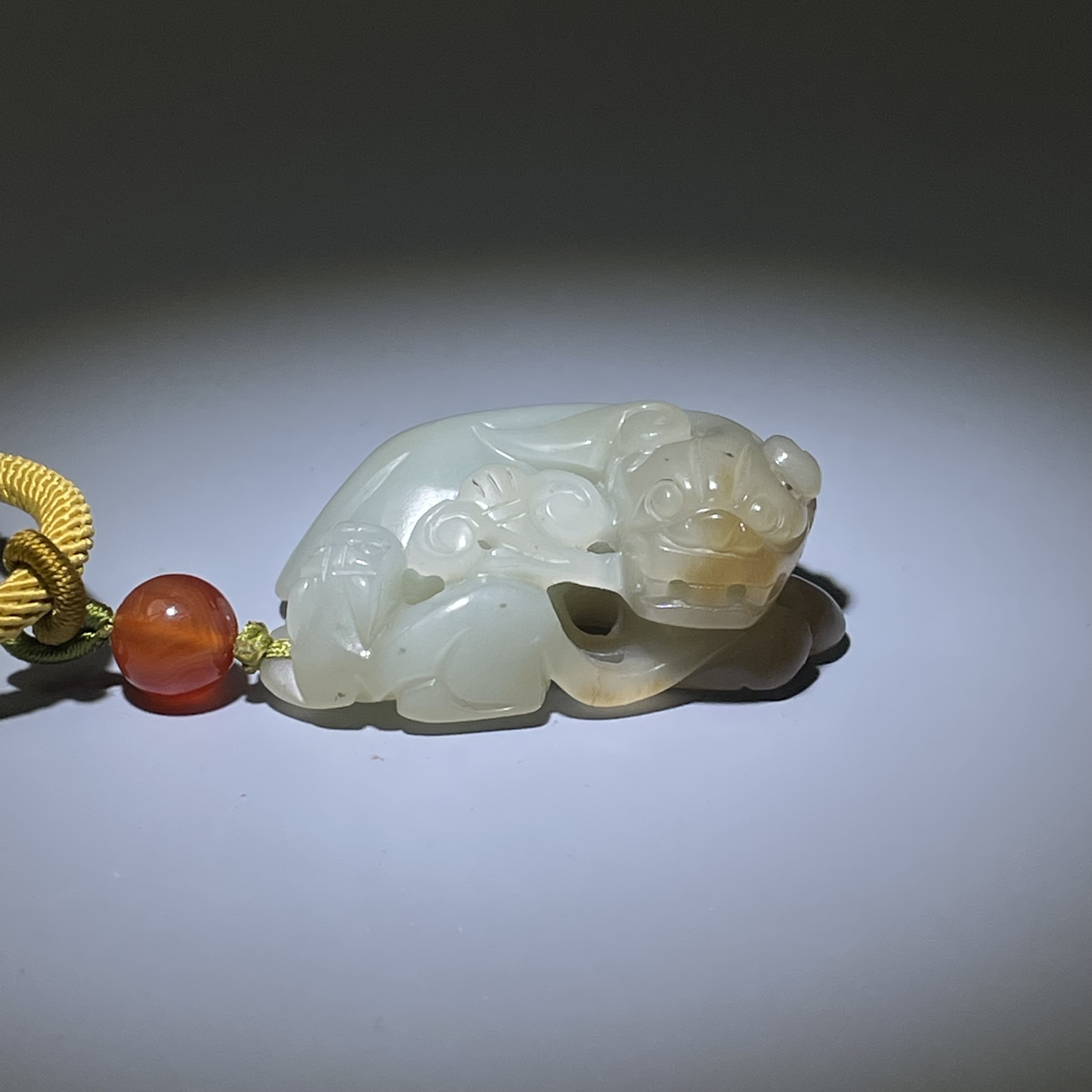 清-古玉瑞兽手把件2502180077