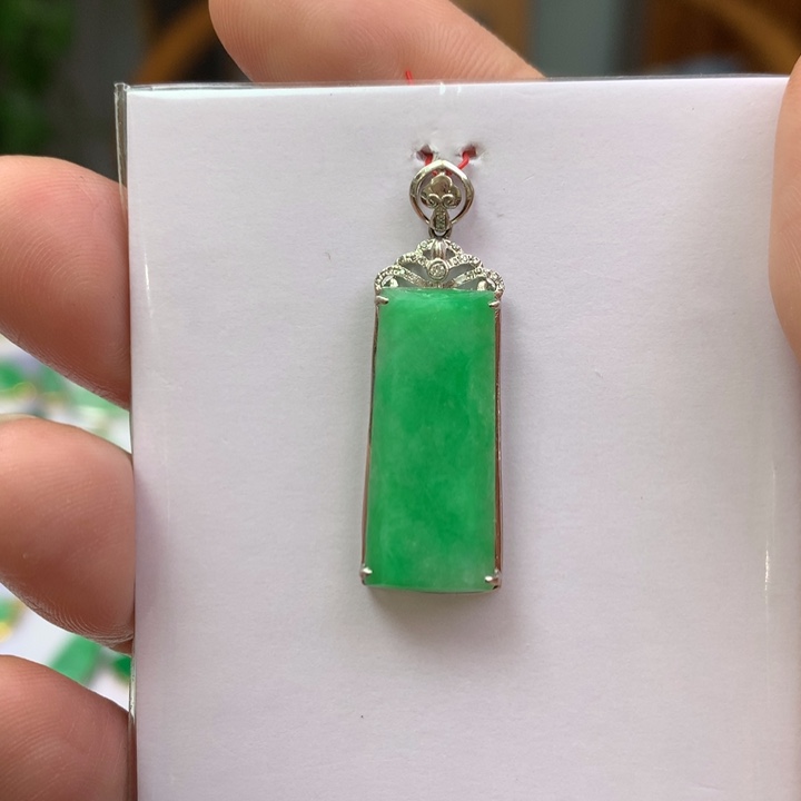 翡翠颈饰18K金镶嵌?***?翡翠吊坠