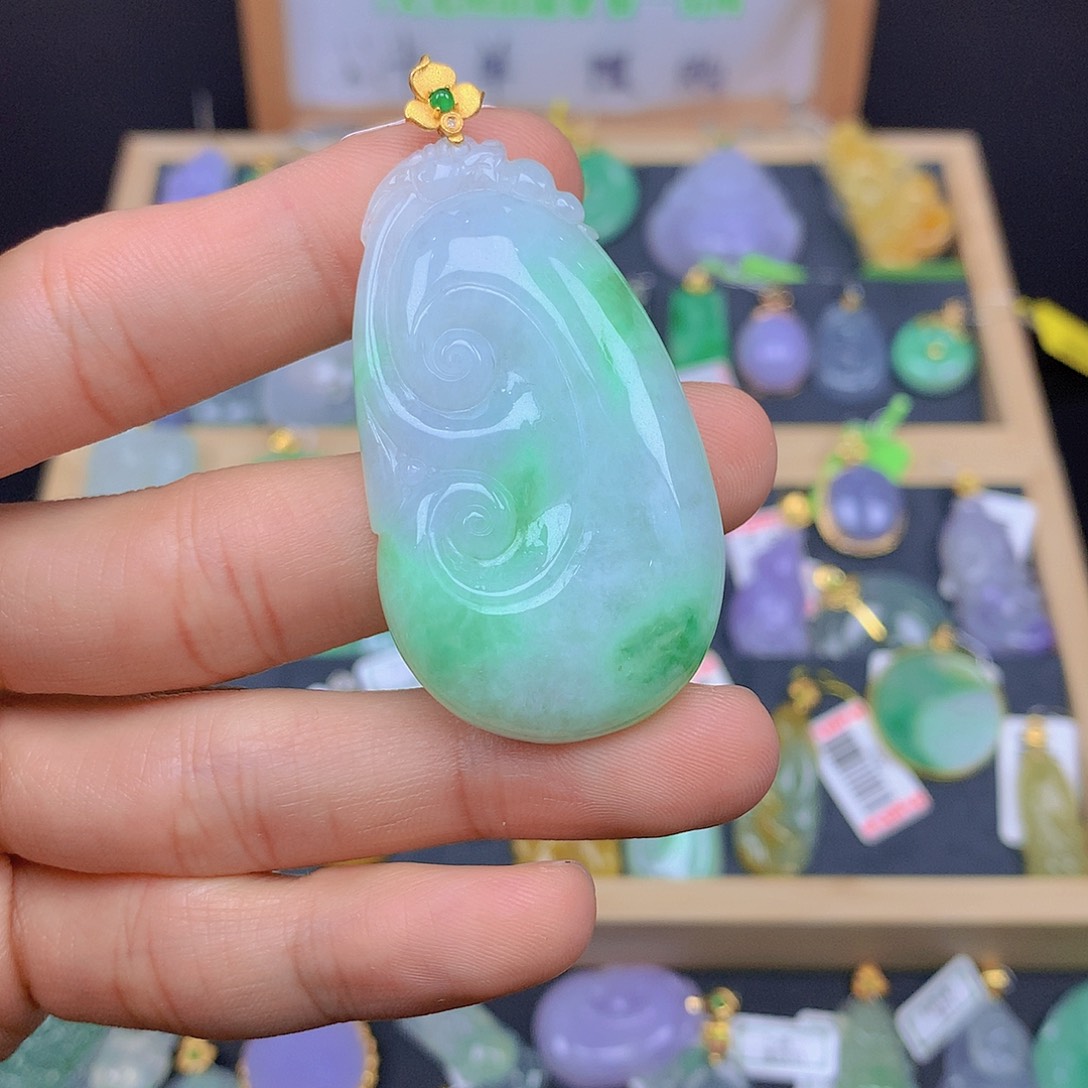 翡翠颈饰18K金镶嵌翡翠