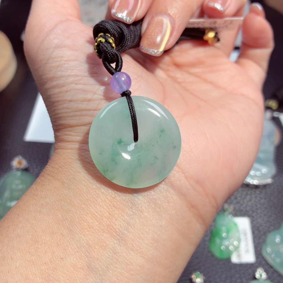 颈饰未镶嵌翡翠平安扣