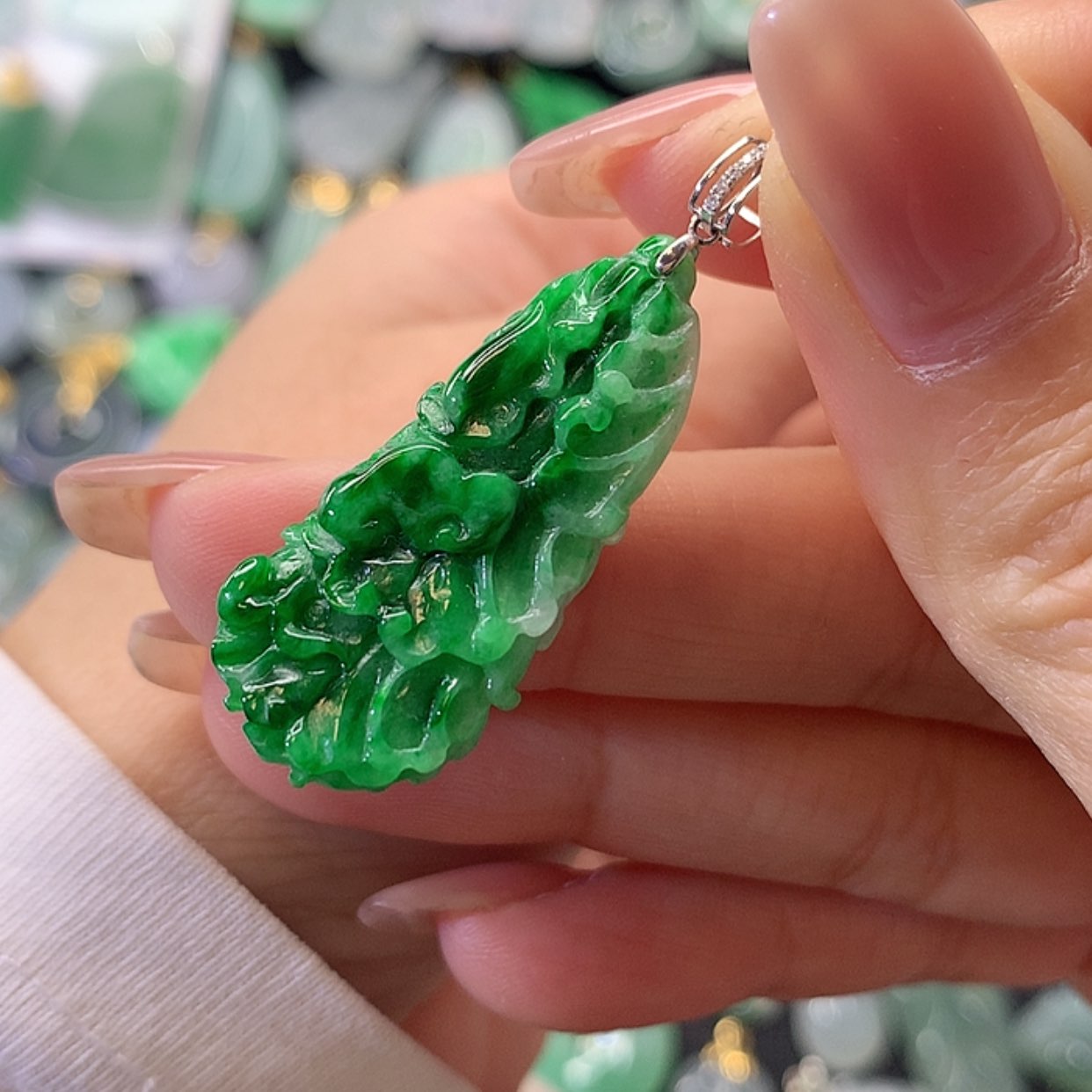 【闪购商品】翡翠吊坠(赠链)18K金镶嵌