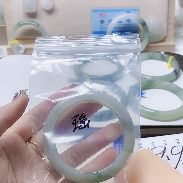 石英质玉未镶嵌手镯
