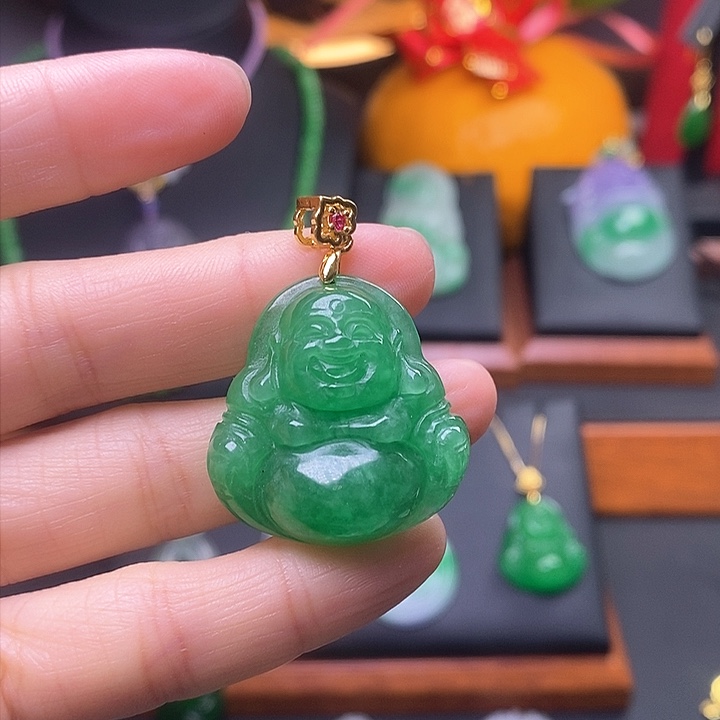 翡翠颈饰未镶嵌佛