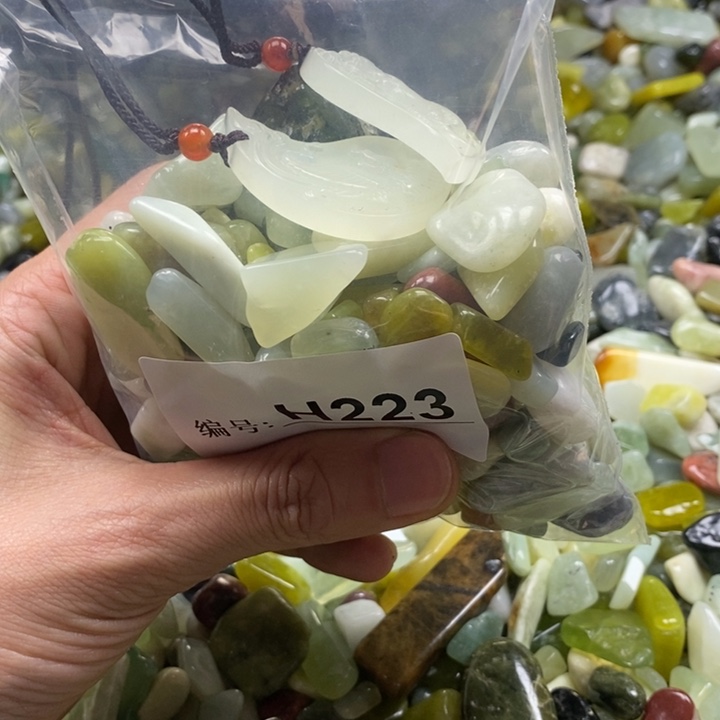 蛇纹石玉鱼缸石未镶嵌