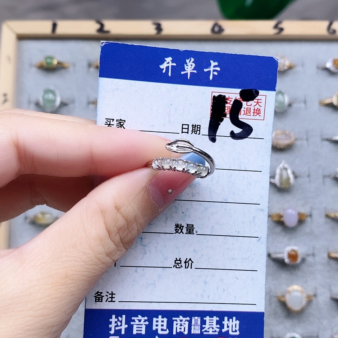 翡翠未镶嵌戒指戒指