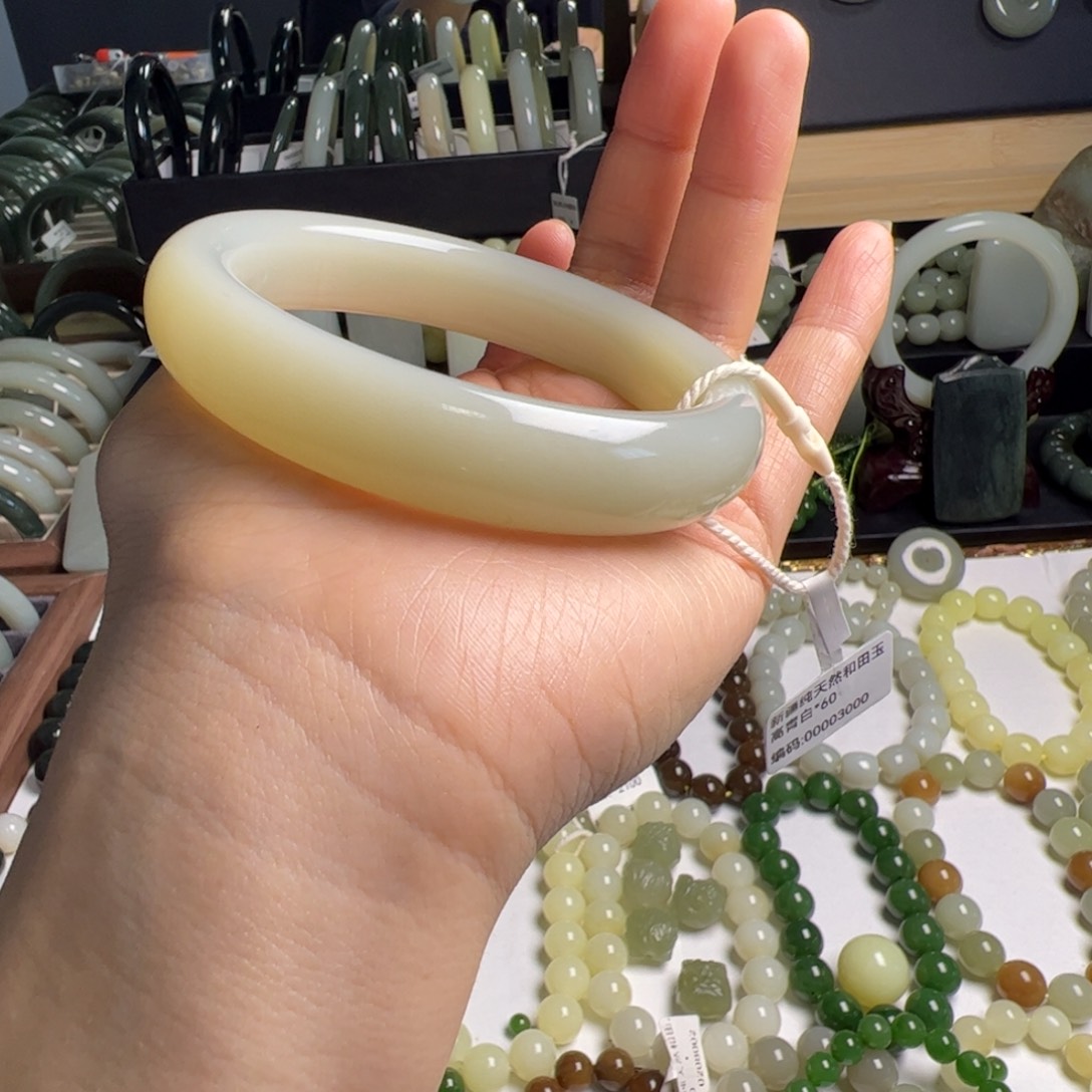 闻***舞和田玉未镶嵌手链