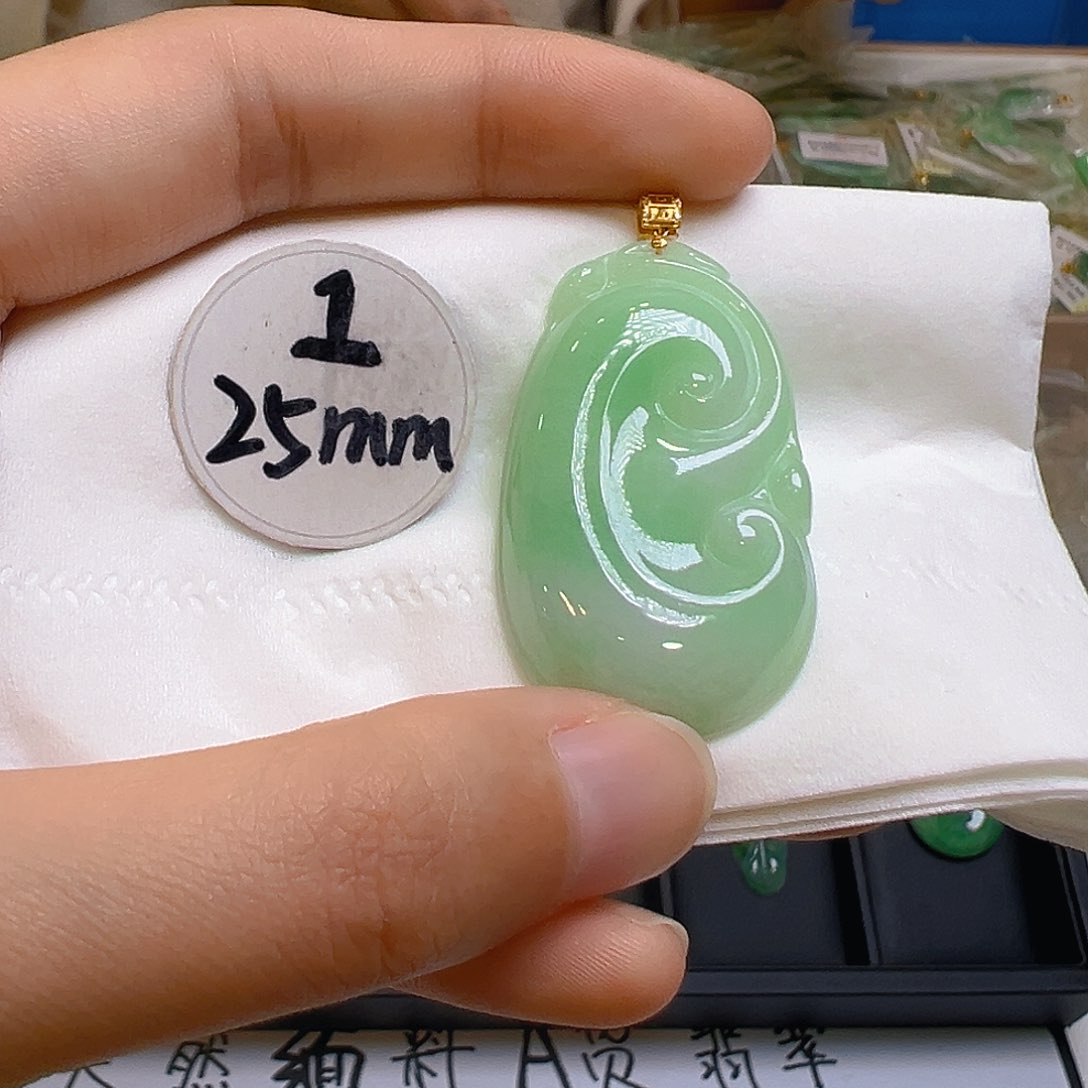 翡翠颈饰18K金镶嵌翡翠