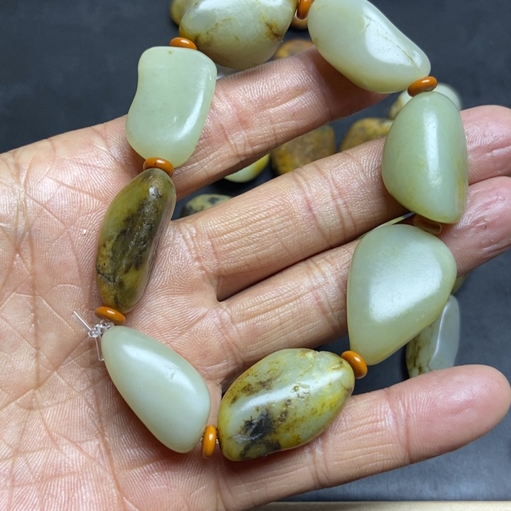 小***薯和田玉（糖玉）未镶嵌珠宝奇石