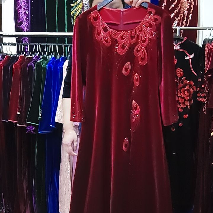 酒红色金丝绒v领刺绣烫钻中长连衣裙l码95-115内