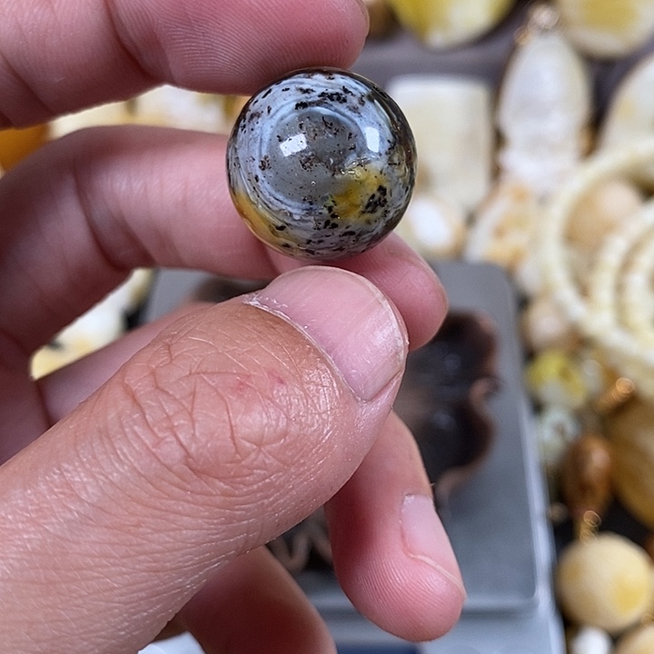琥珀裸石未镶嵌我