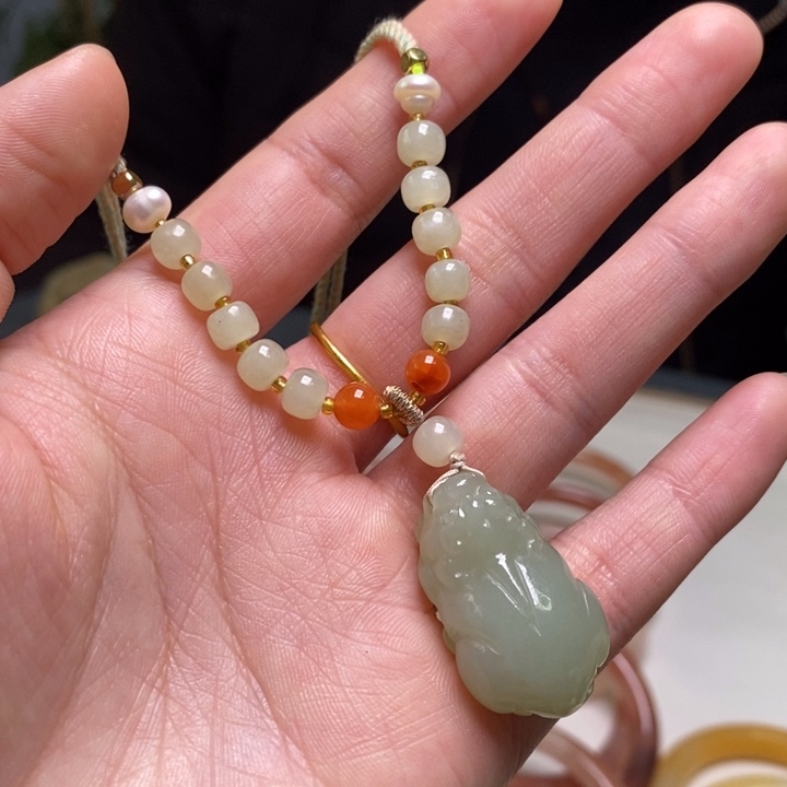 和田玉颈饰未镶嵌貔貅