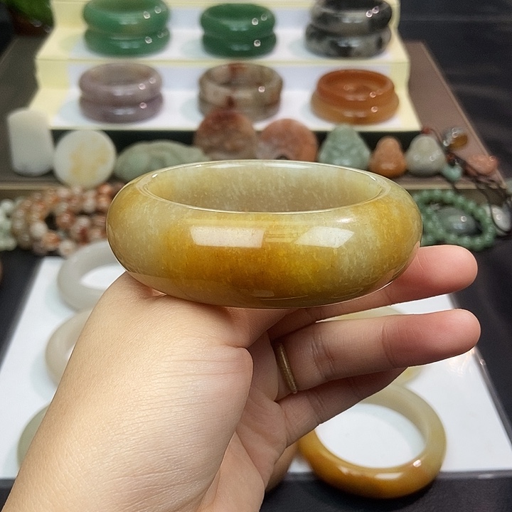 石英质玉未镶嵌手镯