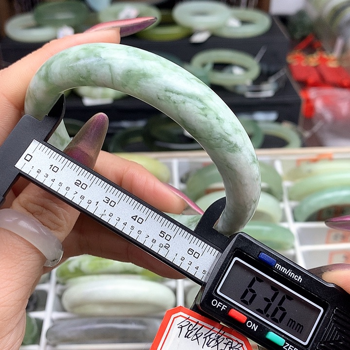 蛇纹石玉手镯未镶嵌556