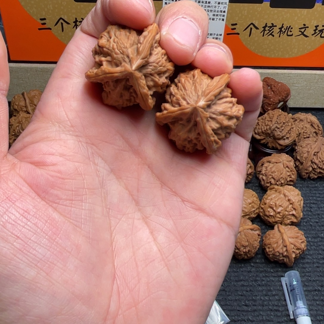 文玩核桃把件32全品盘山三棱送打底