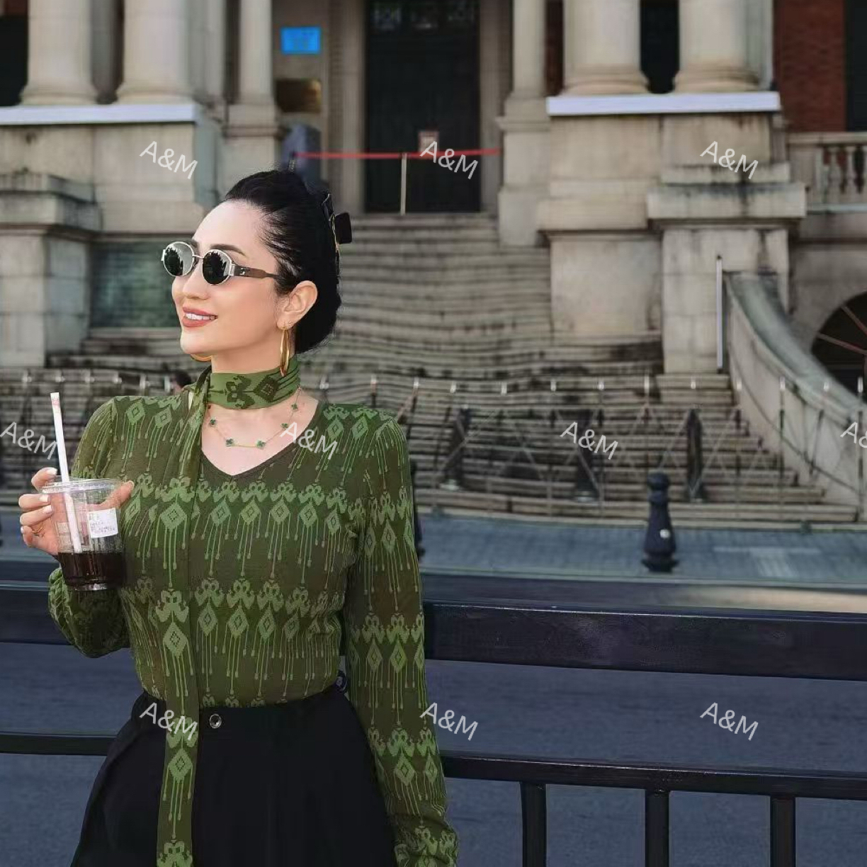 民族风秋冬款带围巾上衣