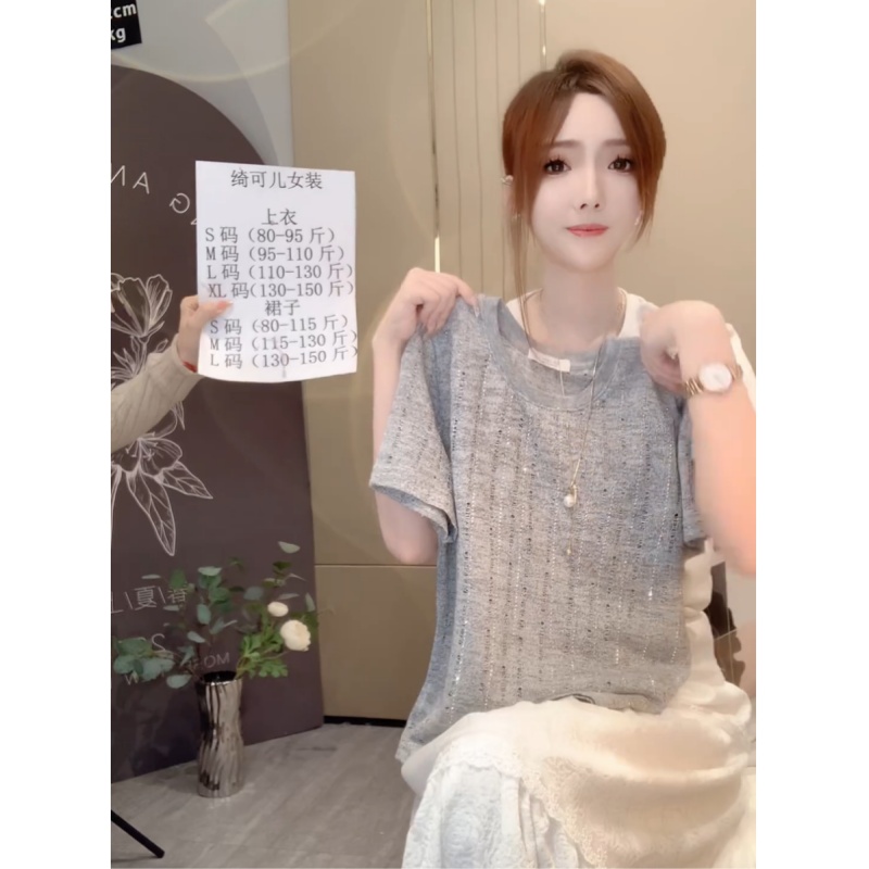 【绮可儿】夏季新款高级感镂空灰色正肩短袖T恤时尚百搭圆领上衣