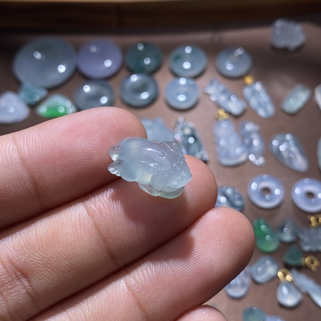 翡翠未镶嵌手链冰晴金蟾